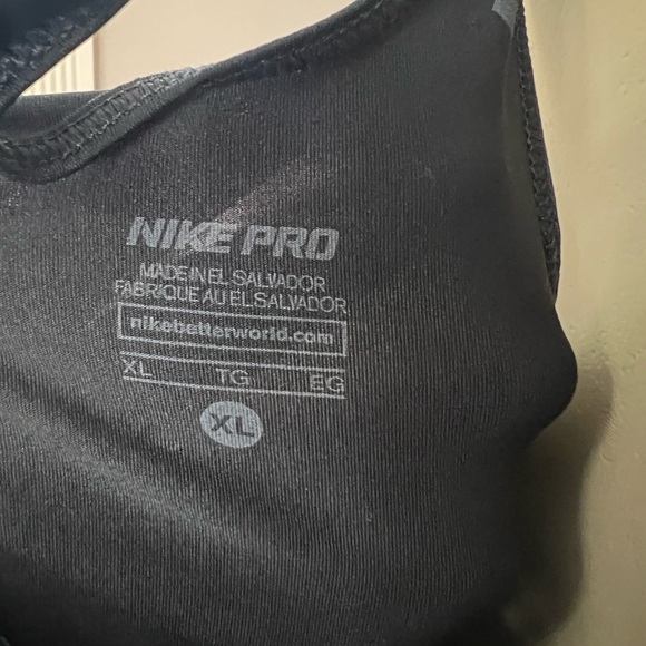 Nike - Picture 3 of 8